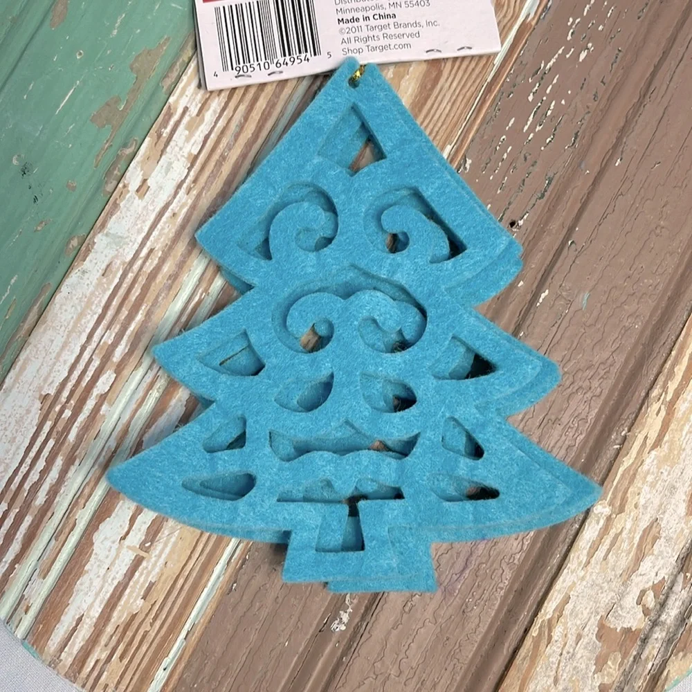 🔥 SALE NWT Holiday Tree Ornaments Set - Blue and White